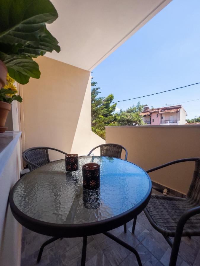 Theo Apartments 1 Артемида Екстериор снимка