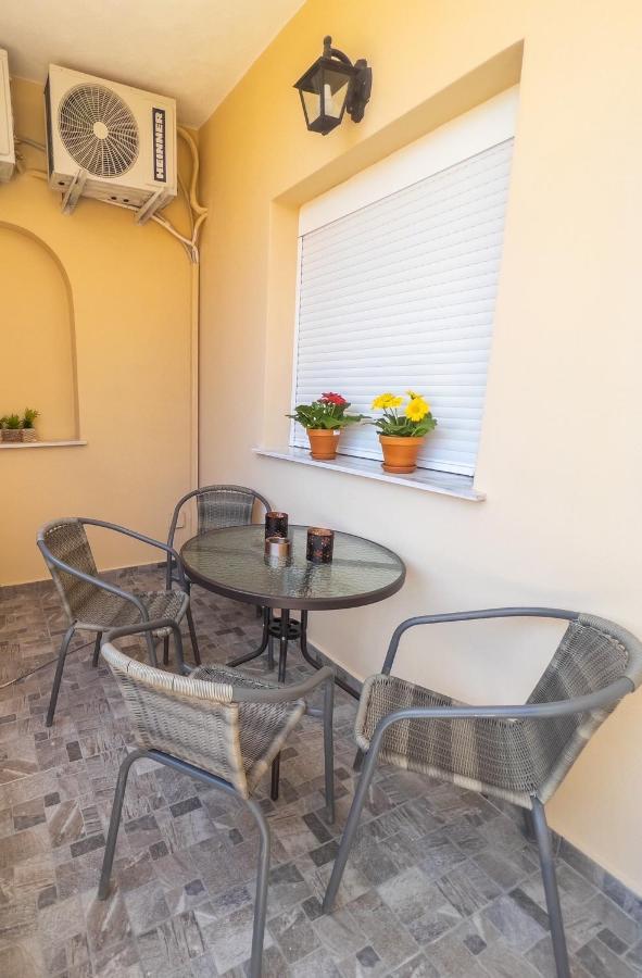 Theo Apartments 1 Артемида Екстериор снимка