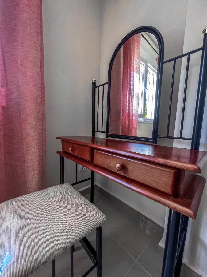 Theo Apartments 1 Артемида Екстериор снимка
