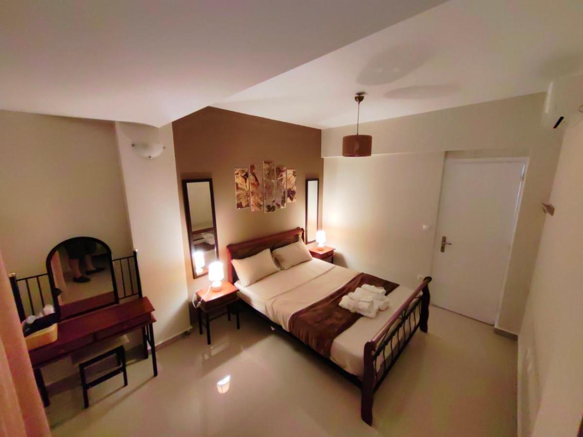 Theo Apartments 1 Артемида Екстериор снимка